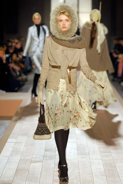 Look 48